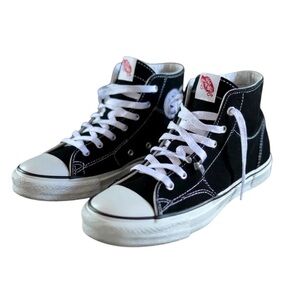 Vans Skateboard Shoe with Red Branding size 6 men